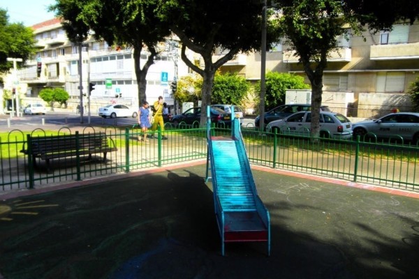 Playground on Rothschild Boulevard, Tel Aviv