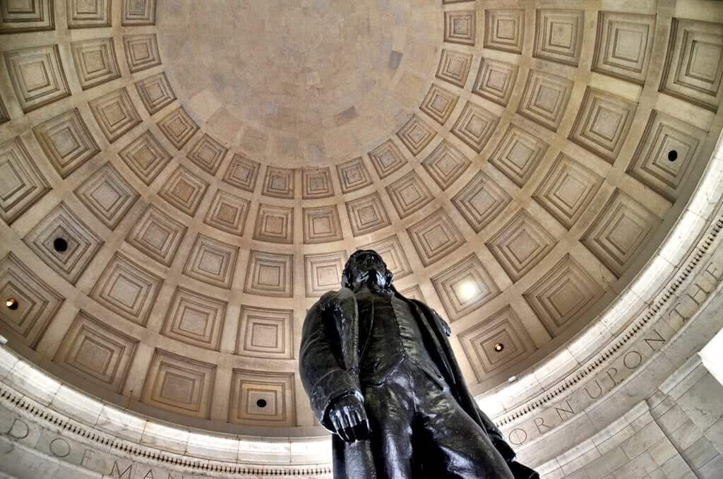 inside-the-jefferson-memorial-in-washington-dc